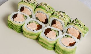 Uramaki łosoś pieczony -8 szt-