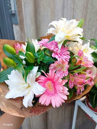 Ramo lilium con tonos rosas