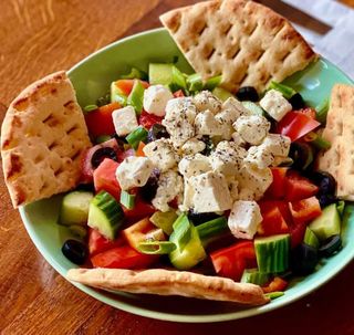 Salata Greceasca cu lipie