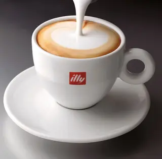 Kawa Illy latte 0,3