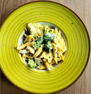 Penne cu pui și broccoli