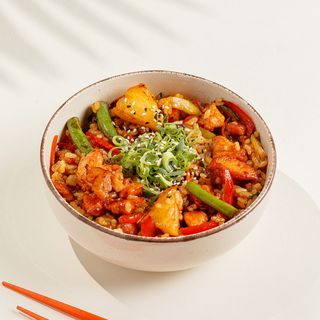 Wok orez cu pui in sos Teriyaki