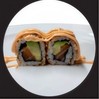 66 Aguacate, Salmón Con Picante Salsa Rosa (8 Uds.)