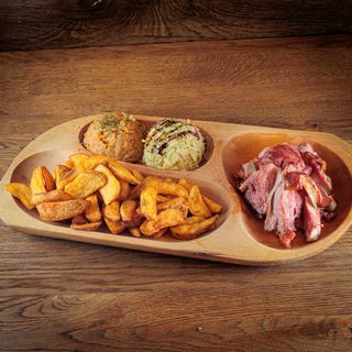 Kolenica sa kriškama krompira i podvarkom