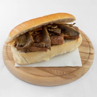 Panino con salsiccia e funghi