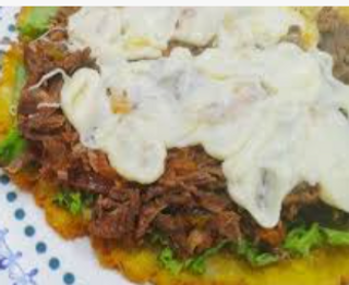 Patacón Con Pollo Y Queso