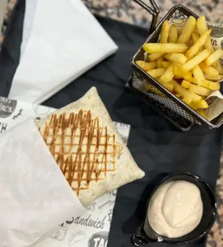 Tacos Mixte (Servi avec frites)