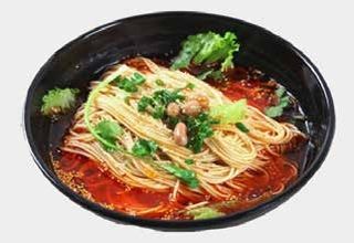 40. Spaghetti cinesi con salsa piccante