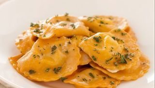 RAVIOLI DI CARNE IN SALSA ROSA