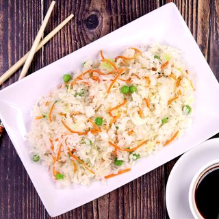 188. Пържен ориз със зеленчуци (850г)