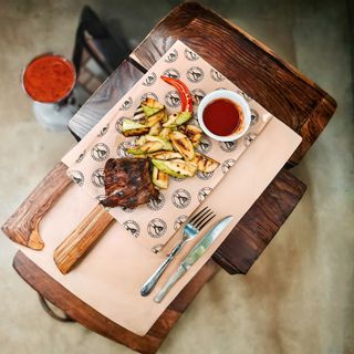 Стейк із телячої вирізки з часниковим цукіні (330г)