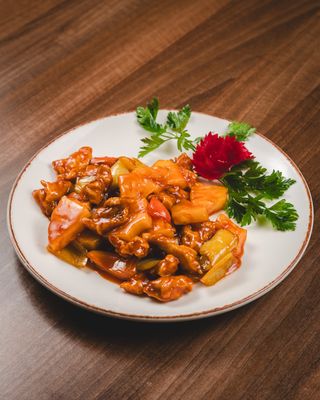 24a. Svinjetina sa ananasom, paprikom i paradajz sosom