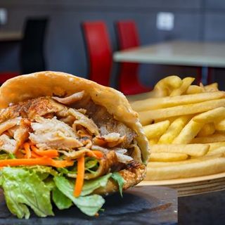 Kebab no pão + batata