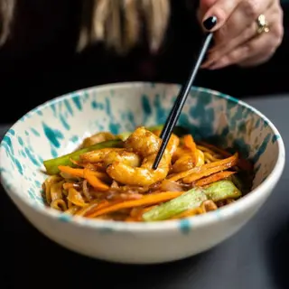 Noodles vegetariani saltati con bok choy
