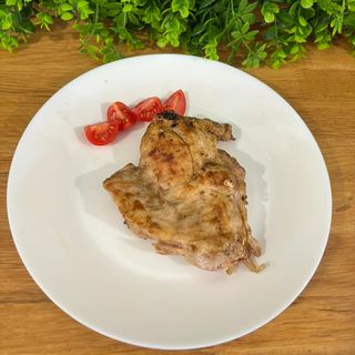 Пилешка пържола от бут (100г)