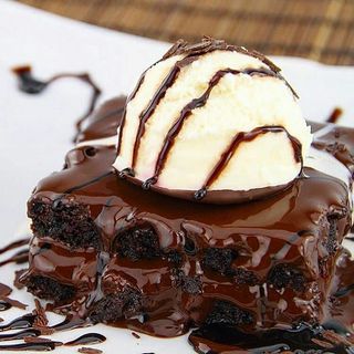 Brownie Con Helado De Vainilla