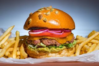 Micky Dee burger & cartofi prajiti