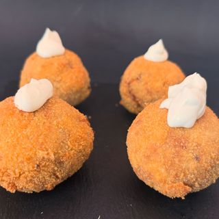 CROQUETAS DE TERNERA Y TRUFA CASERAS 4 UDS