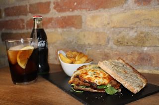 Menú Completo Sandwich Milanesa Tres Quesos