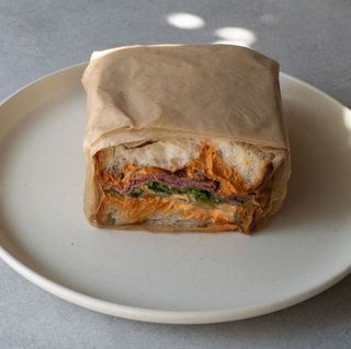 Накладанець з ростбіфом, крем-перцем та огірками бі-бі, 180 г