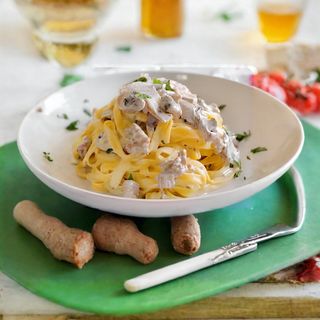 Tagliatelle panna funghi e salsiccia Campana