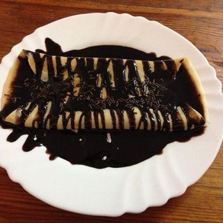 Crepe Con Sirope De Chocolate