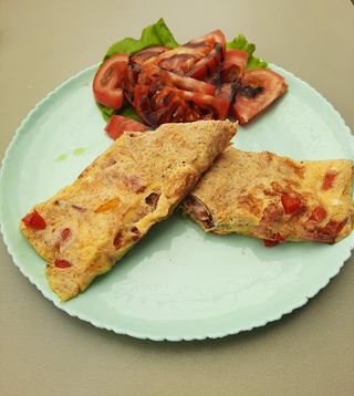 Omletă cu bacon și cașcaval