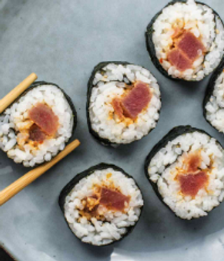 Uramaki de spicy tuna roll (8 pzs.)