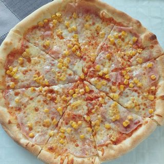 Pizza prosciutto cu porumb