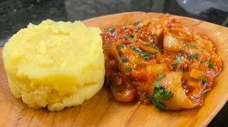 Tocanita de ardei cu mămăliguță  450 gr