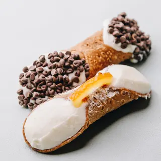 Cannolo con scorza di arancia