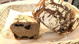 Chleb żytni ze śliwką