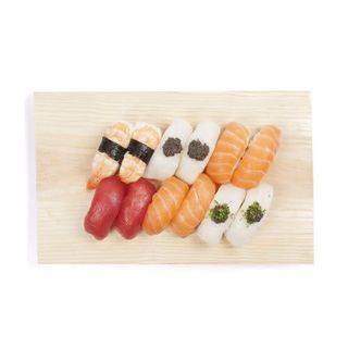 Nigiri variados (12 piezas)