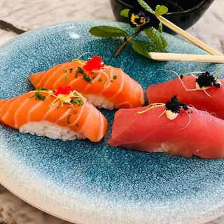 12. NIGIRI SALMÃO 6 peças + NIGIRI ATUM 6 peças