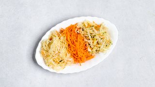 Surówka z białej kapusty