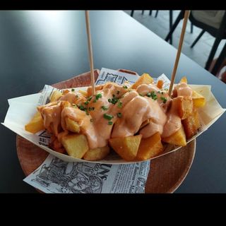 Bravas