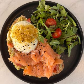 Kanapka Awokado z Łososiem