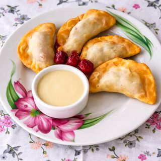 Мини чебуреки с вишней и сгущенкой