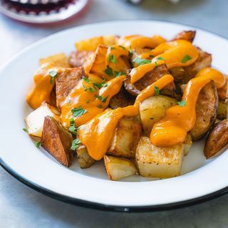 Patatas bravas con salsa kinchi(exclusividad de la casa)