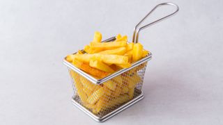 Velika porcija pomfrita 