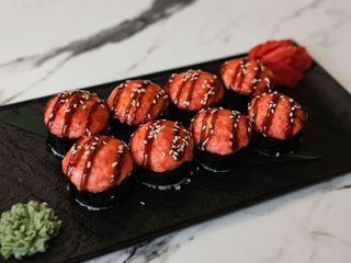 Запечений рол з вугрем (320g)