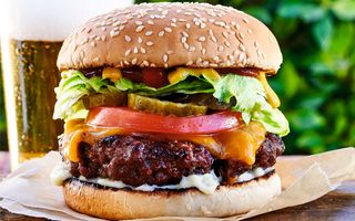 Burger Cabana cu cartofi prajiti