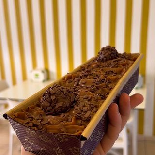 Bolo Caseirinho de Cenoura com Cobertura de Chocolate