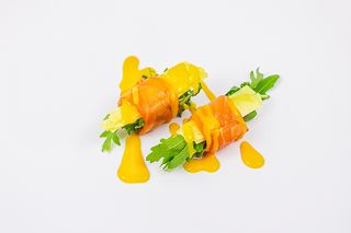 45. Hana involtini salmon