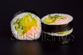 Futomaki z łososiem nanami 6szt