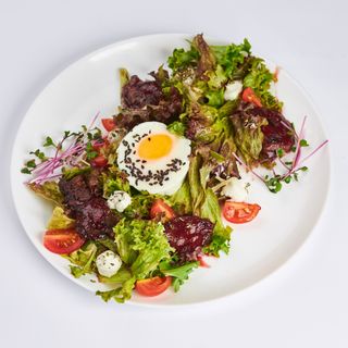 Теплий салат з печінкою (200г)