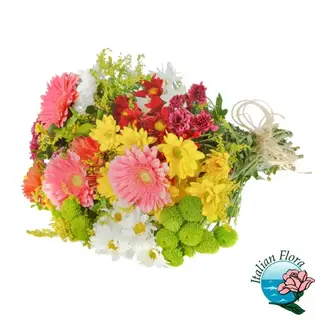 Bouquet di fiori di campo con mimosa