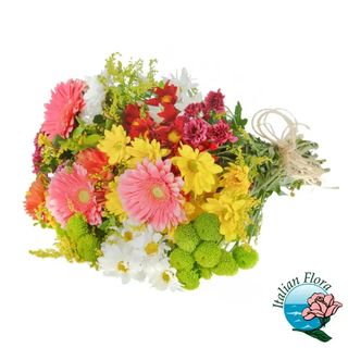 Bouquet di fiori di campo con mimosa