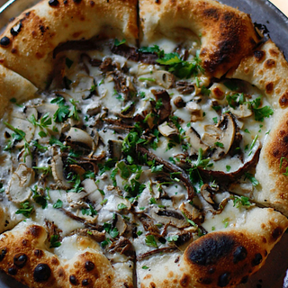 Піца з телятиною та грибами (520г)