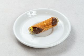 Małe cannoli czekoladowe